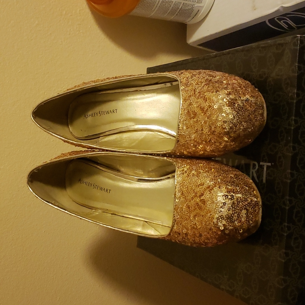 Ashley Stewart, 11W, Gold